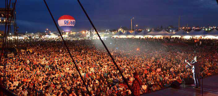 Picture of Remax hot air balloon flying near concert