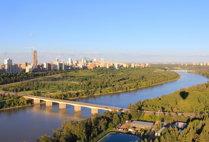 Picture from a flight above a city and river